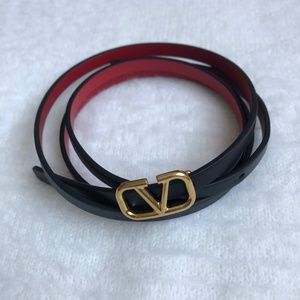 Authentic Valentino Garavani Vlogo reversible leather belt.